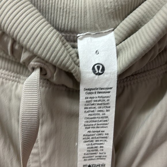 Lululemon Dance studio cropped mid rise 6 - Picture 2 of 4